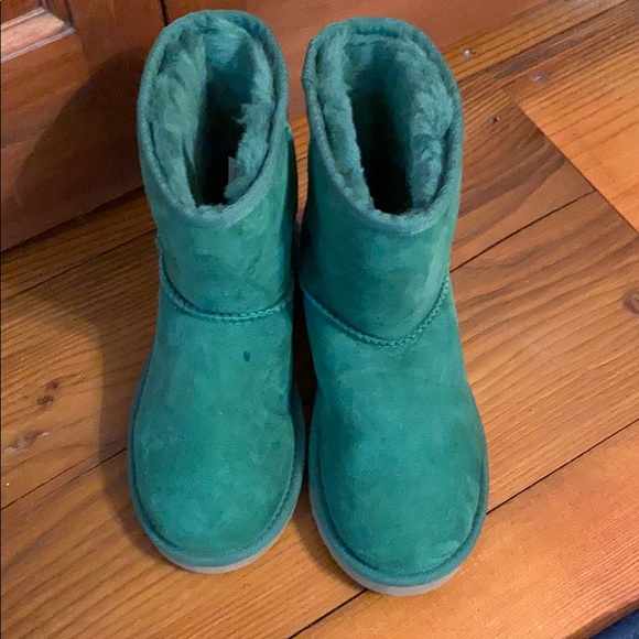 green boy uggs